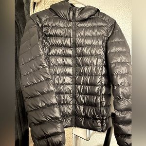 Uniqlo hooded down puffed jacket XS
